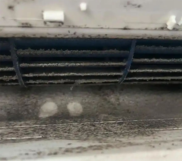 高邮空调吹的风有股烧焦味是怎么回事